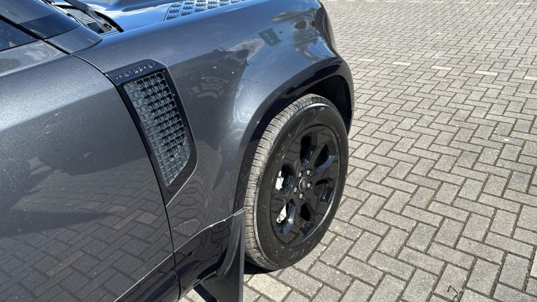 Land Rover Defender 2.0 P400e X-Dynamic S 110 5dr Auto Estate